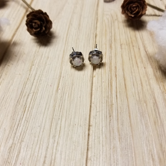 Beautiful round 925 sterling SILVER White Fire Opal stud - Picture 8 of 9